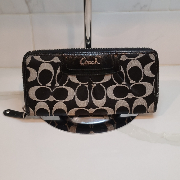 Coach Ashley Pleated Signature Wallet Vintage - Picture 2 of 10